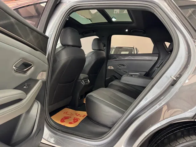 BYD Qin L — Фото автомобиля 9