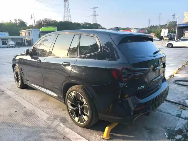 BMW iX3 — Фото автомобиля 4