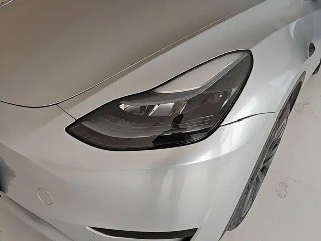 Tesla Model Y — Фото автомобиля 23