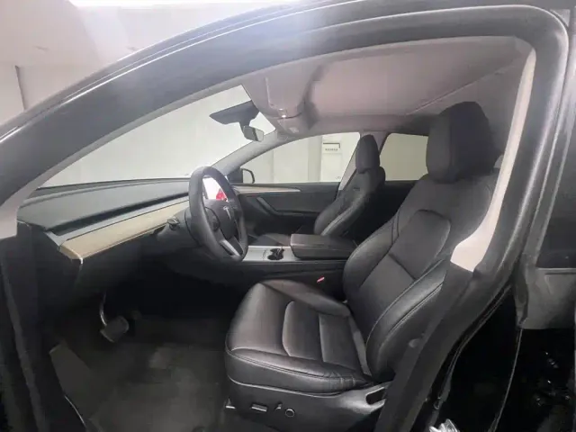 Tesla Model Y — Фото автомобиля 4