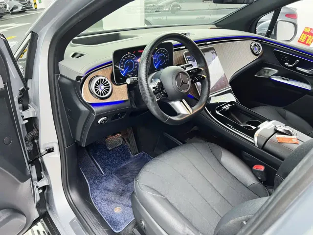 Mercedes-Benz EQE SUV — Фото автомобиля 14