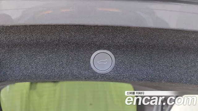 Tesla Model Y — Фото автомобиля 29