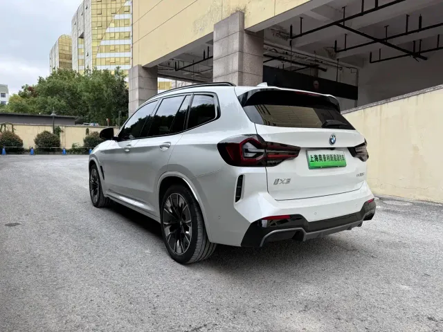 BMW iX3 — Фото автомобиля 9