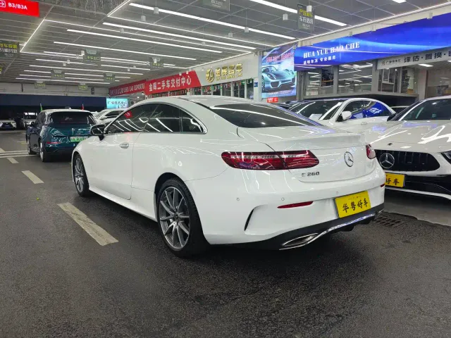 Mercedes-Benz E-Class — Фото автомобиля 4