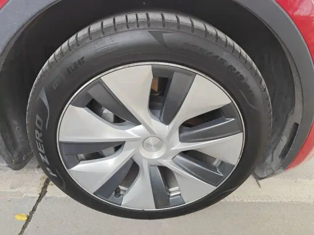 Tesla Model Y — Фото автомобиля 24