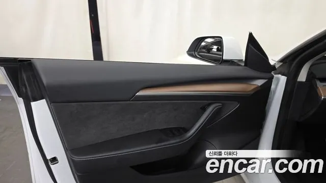 Tesla Model 3 — Фото автомобиля 23