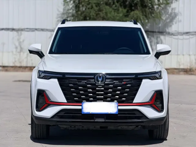 Changan CS35 Plus — Фото автомобиля 2