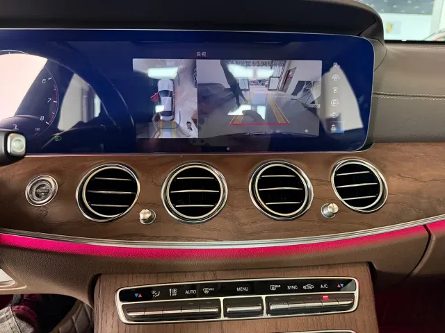 Mercedes-Benz E-Class — Фото автомобиля 7