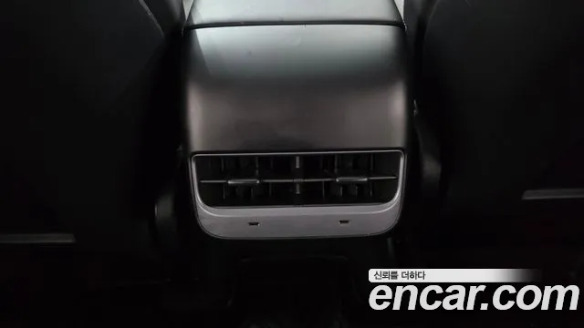 Tesla Model Y — Фото автомобиля 27