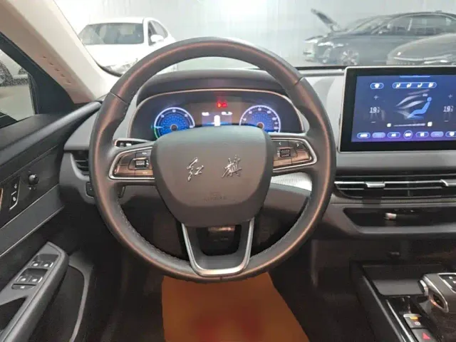 Hongqi E-QM5 — Фото автомобиля 10
