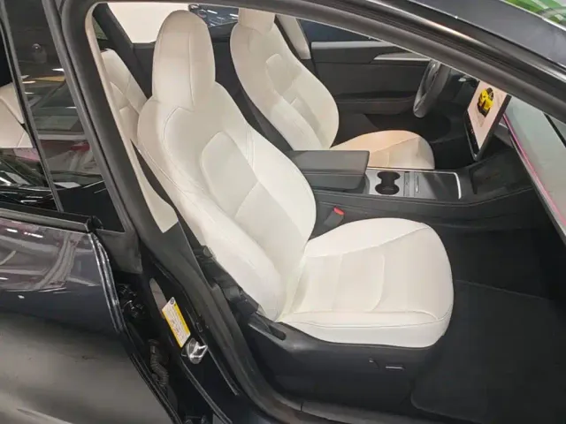 Tesla Model Y — Фото автомобиля 24