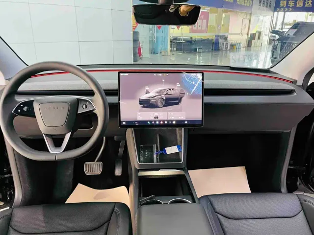 Tesla Model Y — Фото автомобиля 9