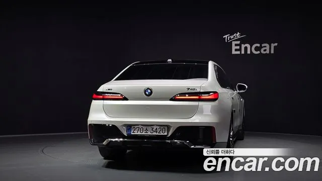 BMW 7-Series 7 серия (G70) 740i xDrive M Sport — Фото автомобиля 4