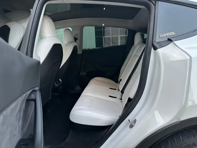 Tesla Model Y — Фото автомобиля 10