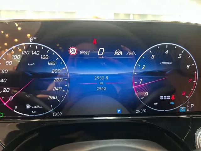 Mercedes-Benz E-Class — Фото автомобиля 4