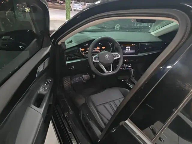 Volkswagen Passat — Фото автомобиля 15