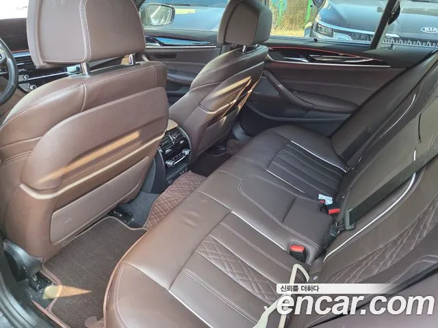 BMW 5 Series G30 — Фото автомобиля 6