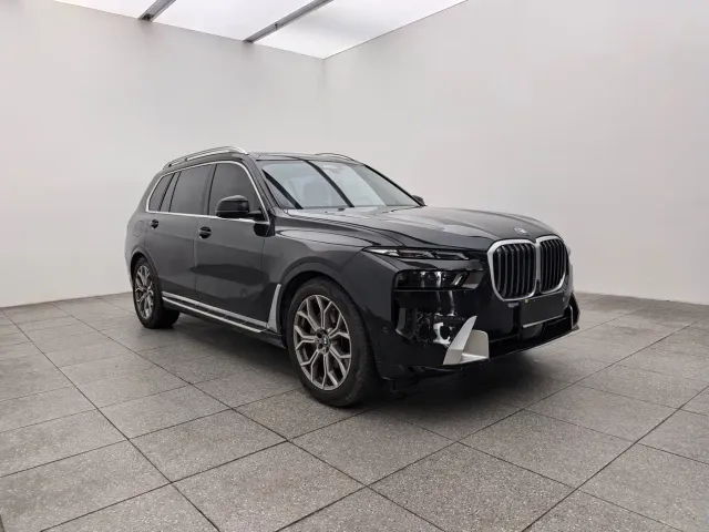 BMW X7 — Фото автомобиля 3