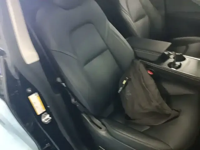 Tesla Model Y — Фото автомобиля 19