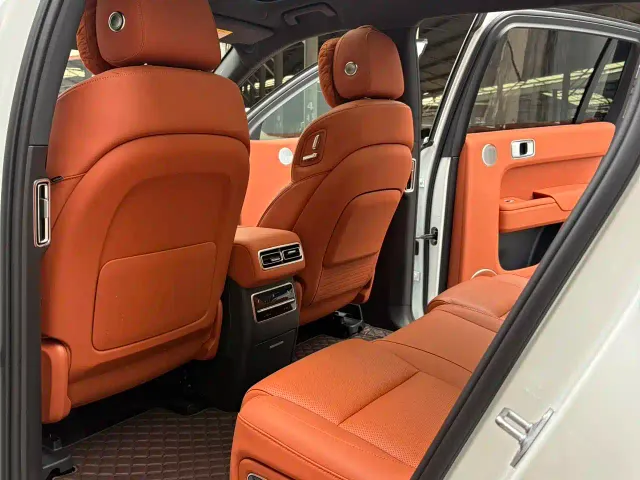 Li Auto L7 — Фото автомобиля 11