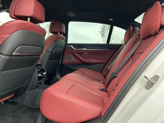 BMW 5 Series — Фото автомобиля 5