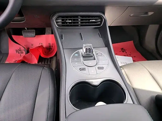 BYD Seal 05 DM-i — Фото автомобиля 9