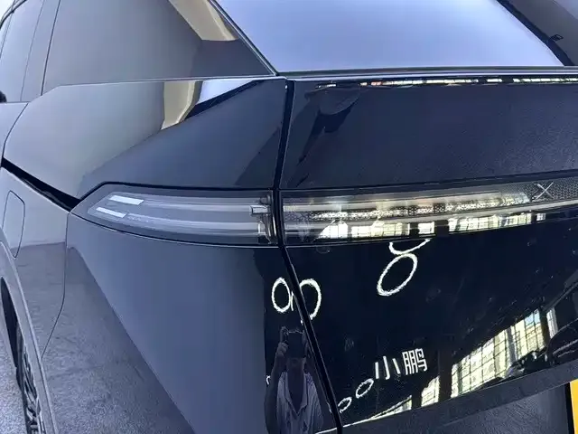 XPeng XPeng X9 2025 Extended Range Edition — Фото автомобиля 14