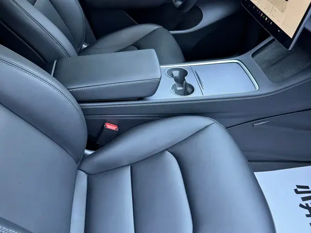 Tesla Model Y — Фото автомобиля 5