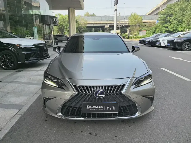 Lexus ES — Фото автомобиля 7