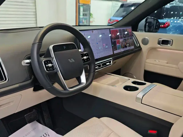 Li Auto L7 — Фото автомобиля 19