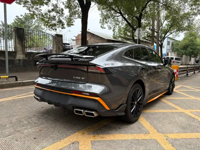 Changan UNI-V — Фото автомобиля 5
