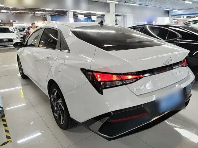 Hyundai Elantra 2023 1.5L CVT GLX Elite Edition — Фото автомобиля 4