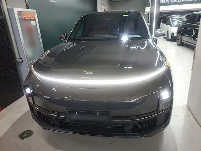 Li Auto L8 — Фото автомобиля 2