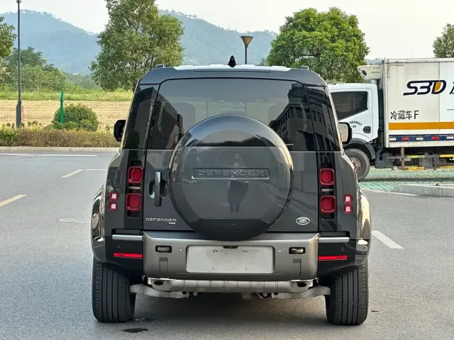 Land Rover Land Rover Defender 2023 Model 110 3.0T P400 X-DYNAMIC HSE — Фото автомобиля 6