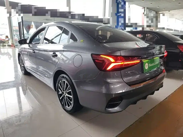 Roewe i5 — Фото автомобиля 4