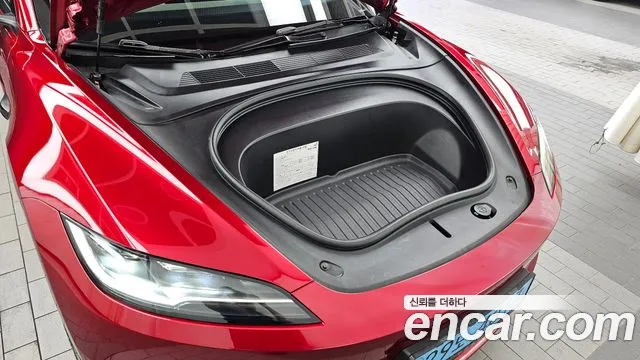 Tesla Model 3 — Фото автомобиля 6