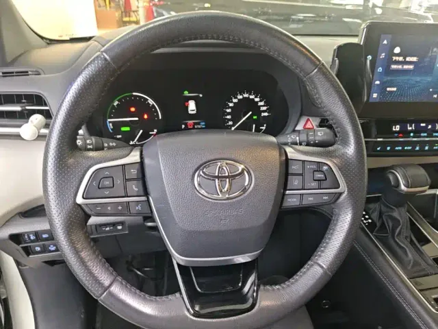 Toyota Sienna — Фото автомобиля 10
