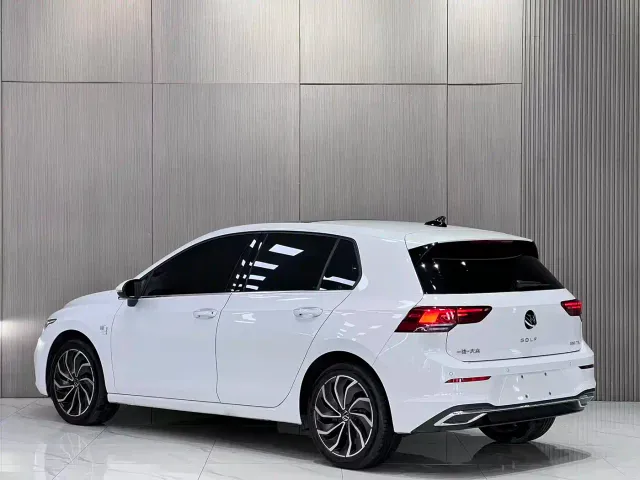 Volkswagen Golf — Фото автомобиля 9