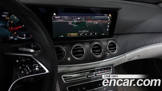 Mercedes-Benz E-Class — Фото автомобиля 11