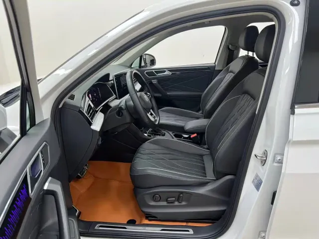 Volkswagen Tiguan L — Фото автомобиля 7