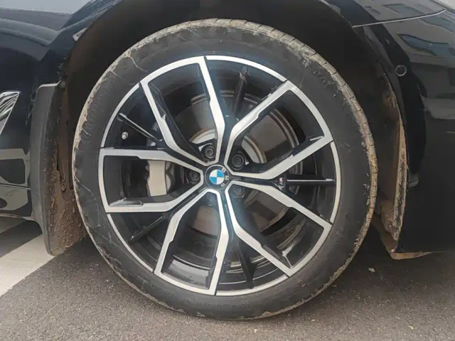 BMW 5 Series — Фото автомобиля 6