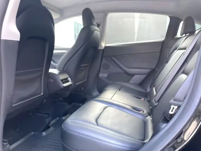 Tesla Model Y — Фото автомобиля 4