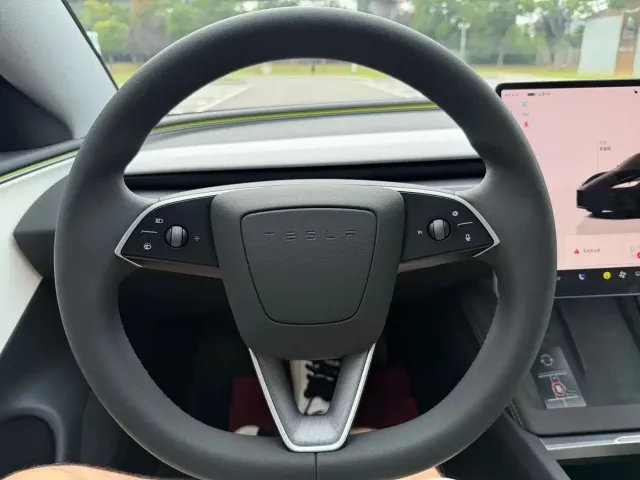 Tesla Model 3 — Фото автомобиля 8