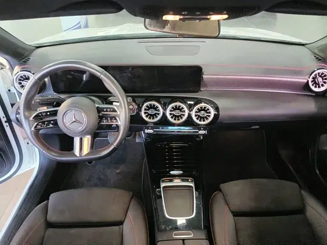 Mercedes-Benz A-Class — Фото автомобиля 12