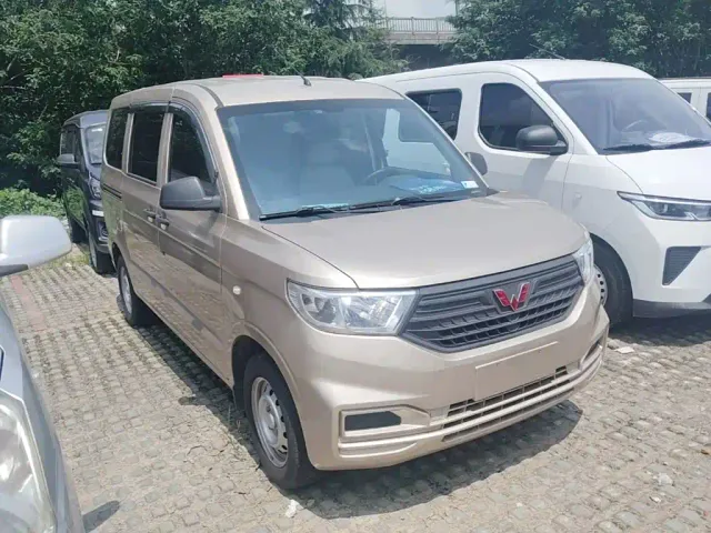 Wuling Hongguang V — Фото автомобиля 3