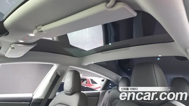 Tesla Model 3 — Фото автомобиля 17