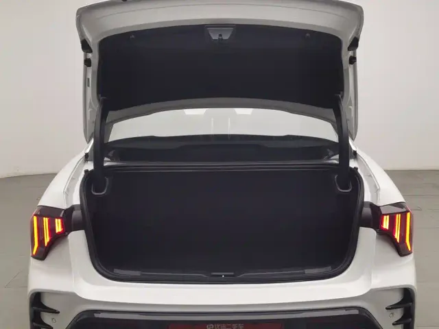 Lynk & Co 03 — Фото автомобиля 16