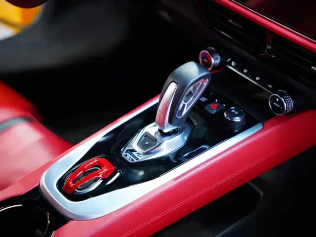 Lotus Emira — Фото автомобиля 29