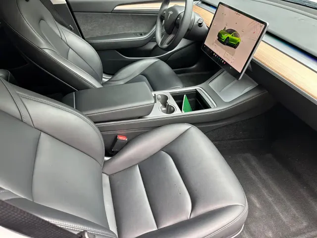 Tesla Model 3 — Фото автомобиля 6