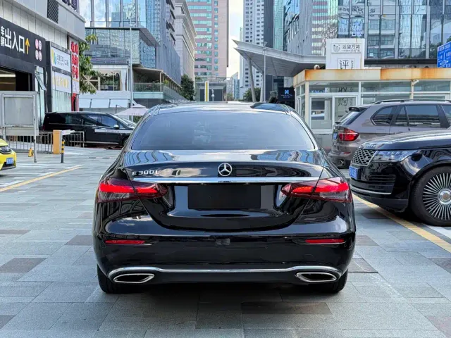 Mercedes-Benz E-Class — Фото автомобиля 19